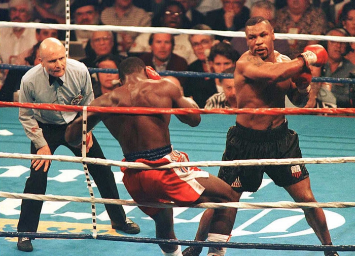 Làng võ thế giới dự đoán trận Mayweather vs Logan Paul: Mike Tyson, Canelo và Jake Paul đồng loạt gọi tên một người - Ảnh 2.