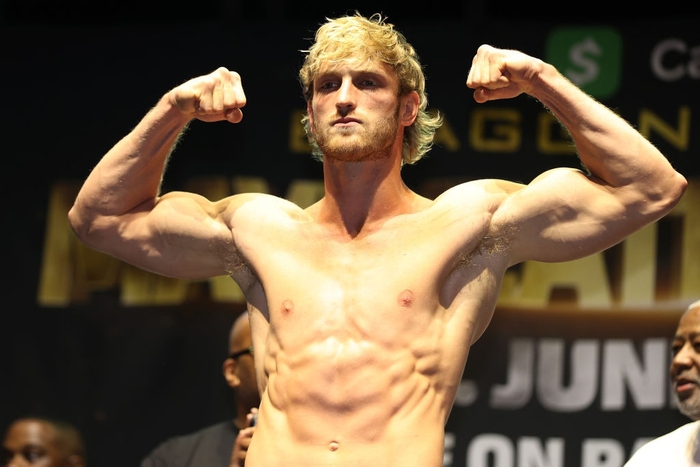 Floyd Mayweather và Logan Paul hoàn tất buổi cân trọng lượng: Chênh nhau hơn 15 kg - Ảnh 2.