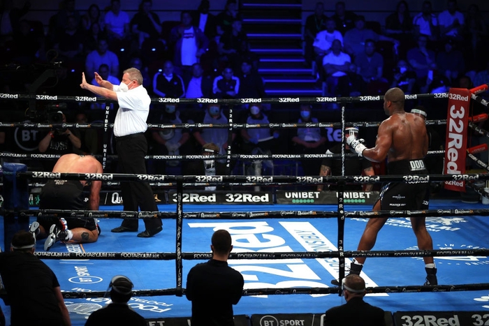 Daniel Dubois hạ đo ván đối thủ ngay hiệp 2, giành đai WBA thế giới - Ảnh 4.