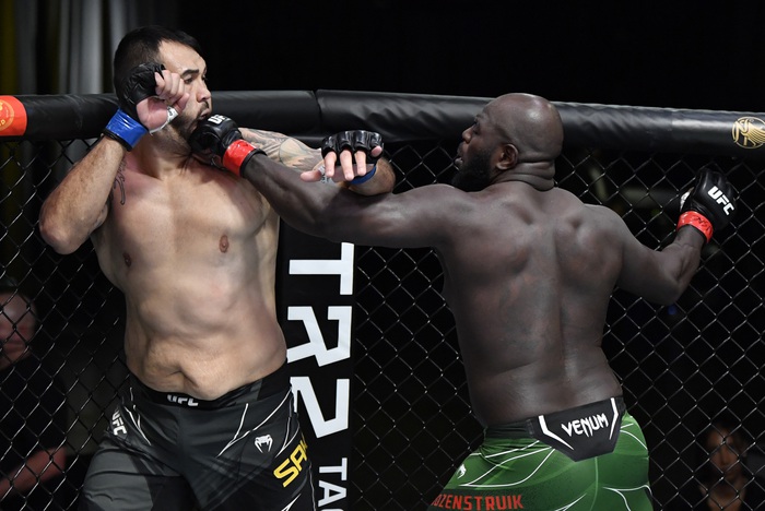 Jairzinho Rozenstruik hạ đo ván Augusto Sakai trong trận đấu chính tại UFC, bỏ túi phần thưởng trị giá 50 nghìn USD - Ảnh 2.