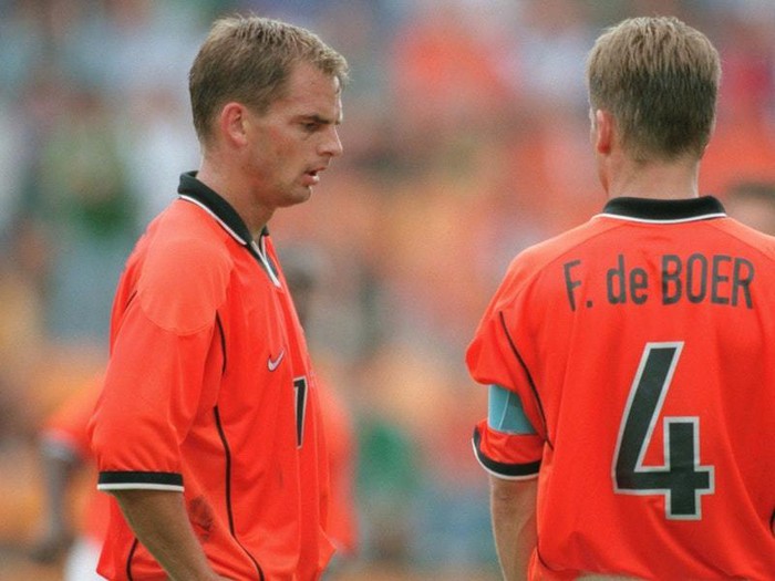 De Boer chỉ trích...De Boer: &quot;Johan Cruyff sẽ phải bật dậy từ dưới mồ&quot; - Ảnh 2.