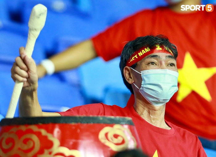 Ấm lòng người Việt ở UAE tiếp lửa đội tuyển: 