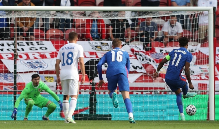 Tuyển Anh phải nhờ đến penalty để giành chiến thắng trong trận giao hữu cuối - Ảnh 6.