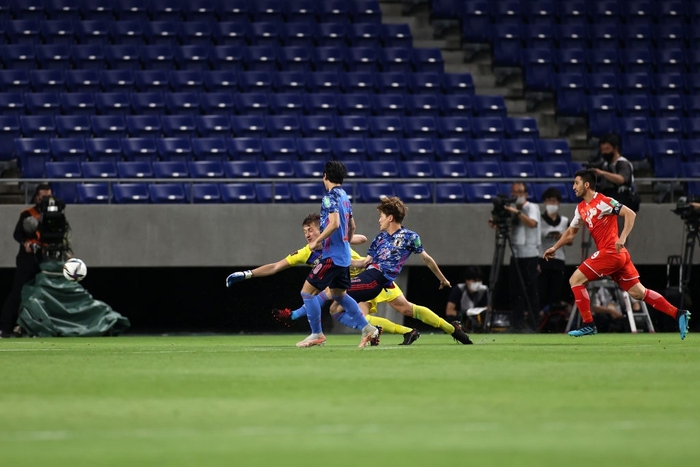 Vùi dập Tajikistan 4-1, Nhật Bản nối dài mạch thắng ở vòng loại World Cup 2022 - Ảnh 1.