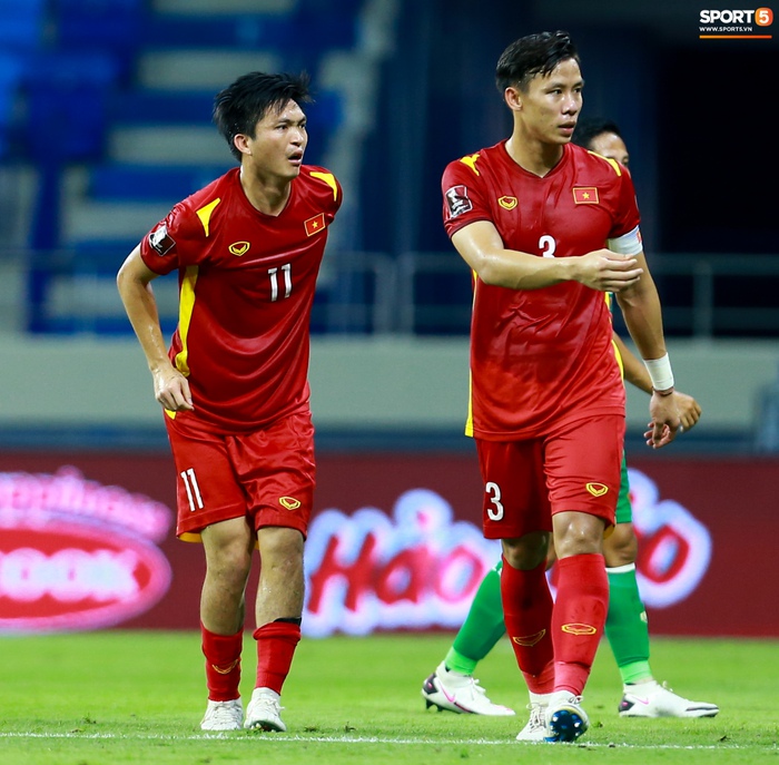 Văn Toàn, Tuấn Anh nguy cơ lỡ trận gặp Malaysia - Ảnh 8.