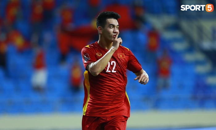 Tiến Linh ăn mừng cảm xúc khi ghi bàn mở tỉ số cho tuyển Việt Nam trước Indonesia - Ảnh 2.