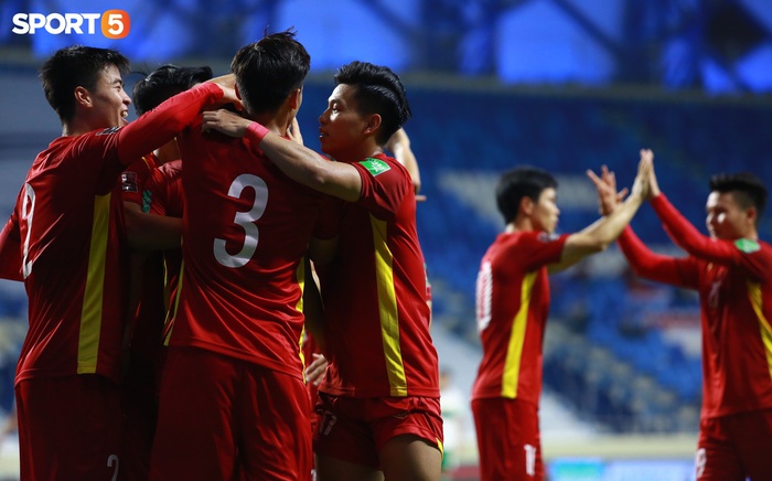 Tiến Linh ăn mừng cảm xúc khi ghi bàn mở tỉ số cho tuyển Việt Nam trước Indonesia - Ảnh 8.
