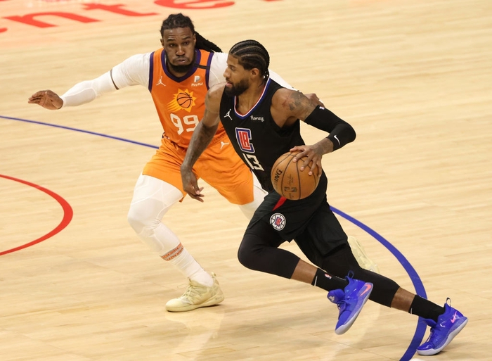 Phoenix Suns hủy diệt Los Angeles Clippers, Chris Paul lần đầu lọt vào NBA Finals ở tuổi 36 - Ảnh 1.