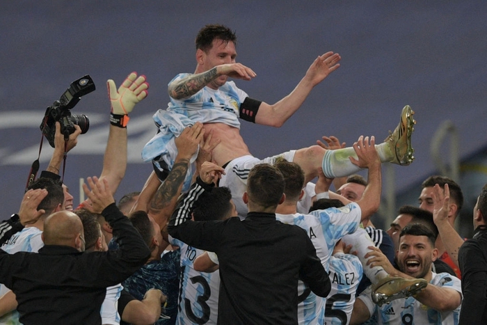 Messi và đồng đội vỡ oà trong niềm hạnh phúc chiến thắng - Ảnh 3.