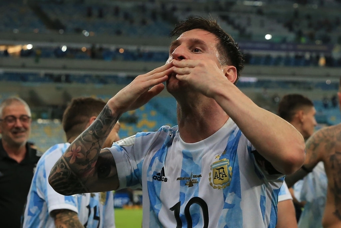 Messi và đồng đội vỡ oà trong niềm hạnh phúc chiến thắng - Ảnh 1.