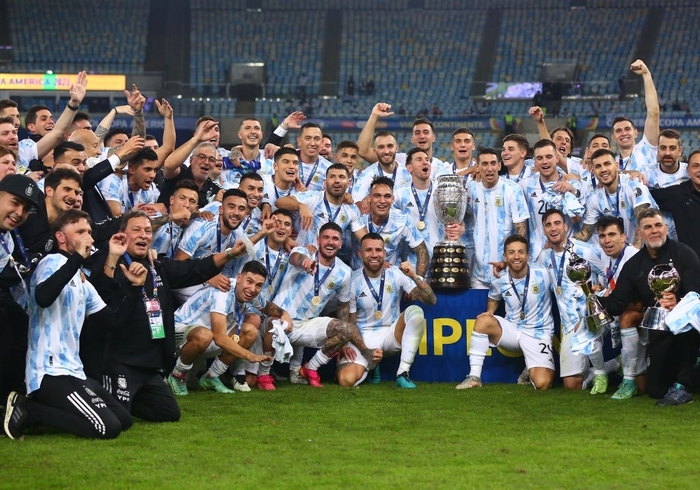 Ảnh: Messi nhận cú đúp danh hiệu cá nhân, Argentina nâng cao chiếc cúp Copa America sau 28 năm chờ đợi - Ảnh 10.