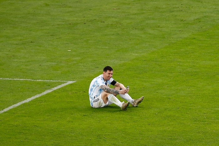 Khoảnh khắc đầy xúc động khi Messi gọi Facetime với vợ con sau chức vô địch Copa America - Ảnh 2.