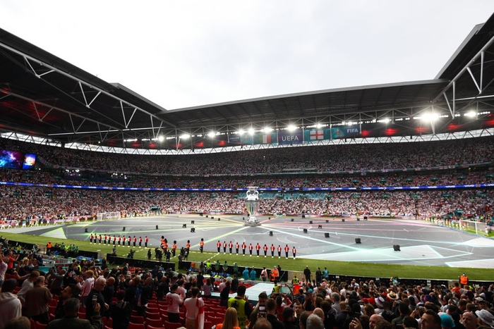 Lễ bế mạc Euro 2020: Máy bay phản lực bay qua sân Wembley, mãn nhãn công nghệ thực tế ảo - Ảnh 3.