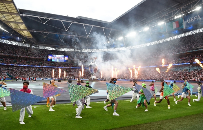 Lễ bế mạc Euro 2020: Máy bay phản lực bay qua sân Wembley, mãn nhãn công nghệ thực tế ảo - Ảnh 9.