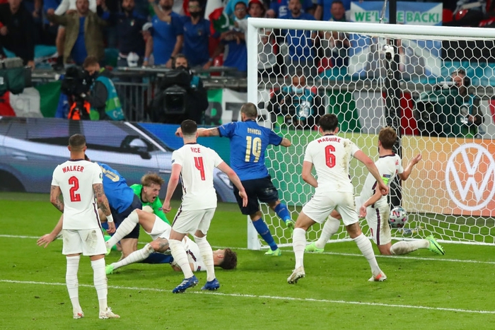 Đánh bại tuyển Anh nghẹt thở trong loạt luân lưu, Ý chính thức lên ngôi tại Euro 2020 - Ảnh 4.