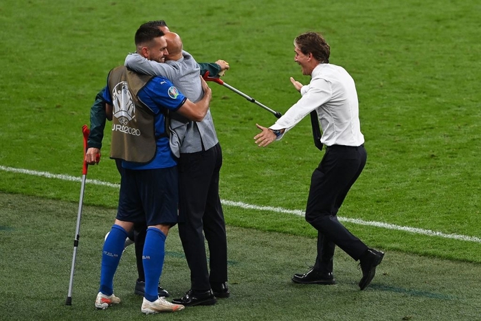 Ảnh: Tuyển thủ Italy vỡ òa cảm xúc khi chính thức đăng quang Euro 2020 - Ảnh 6.