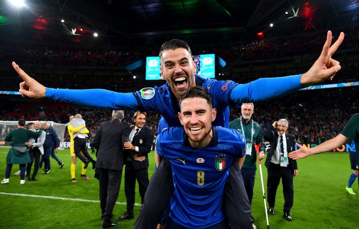 Ảnh: Tuyển thủ Italy vỡ òa cảm xúc khi chính thức đăng quang Euro 2020 - Ảnh 8.