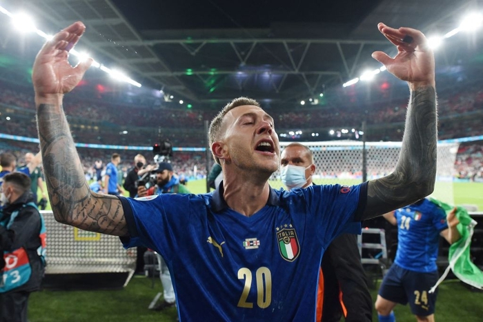 Ảnh: Tuyển thủ Italy vỡ òa cảm xúc khi chính thức đăng quang Euro 2020 - Ảnh 10.
