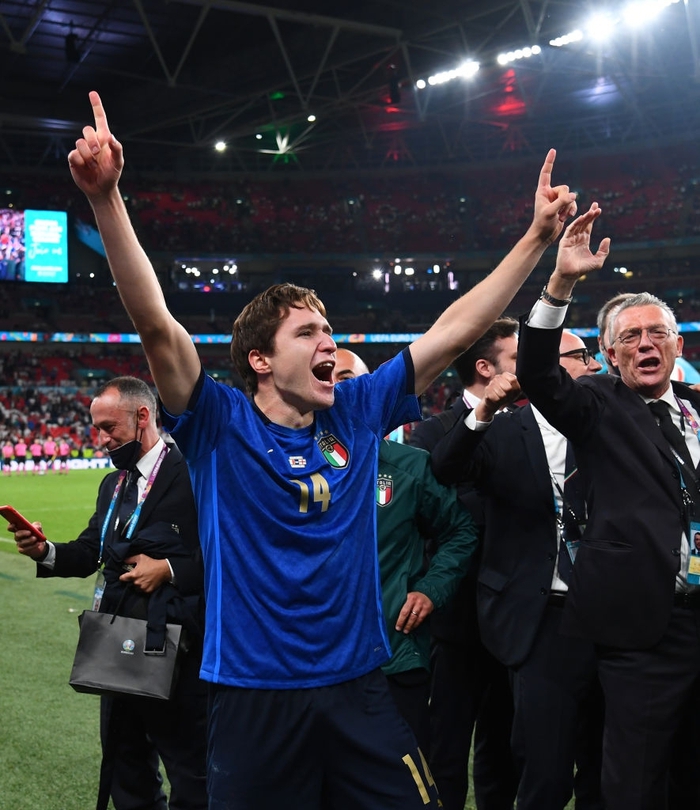 Ảnh: Tuyển thủ Italy vỡ òa cảm xúc khi chính thức đăng quang Euro 2020 - Ảnh 12.