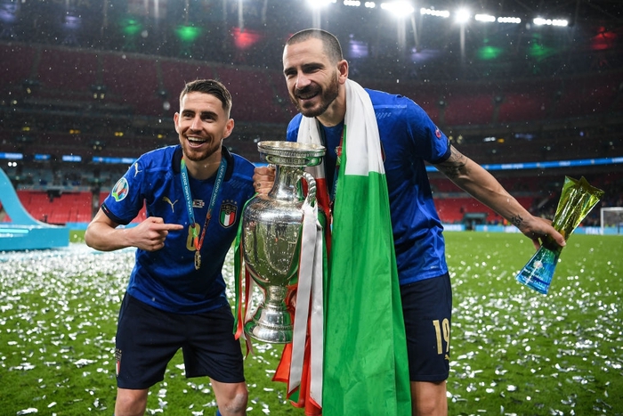 Ảnh: Italy nâng cao danh hiệu chiếc cúp vô địch Euro sau 53 năm chờ đợi  - Ảnh 7.