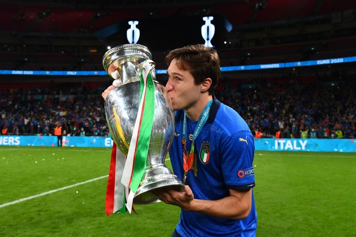 Ảnh: Italy nâng cao danh hiệu chiếc cúp vô địch Euro sau 53 năm chờ đợi  - Ảnh 8.