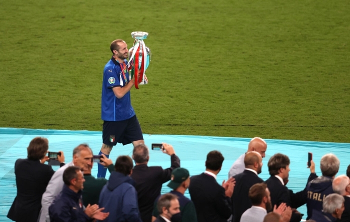 Ảnh: Italy nâng cao danh hiệu chiếc cúp vô địch Euro sau 53 năm chờ đợi  - Ảnh 4.