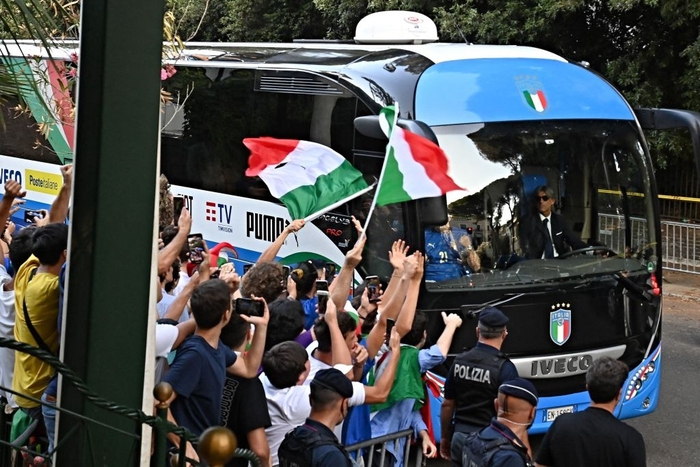 Thành Rome mở hội mừng thầy trò HLV Mancini mang chức vô địch trở về - Ảnh 2.