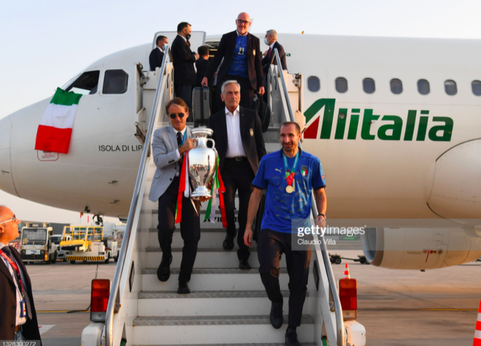 Tuyển Italy không diễu hành ăn mừng vô địch Euro - Ảnh 1.
