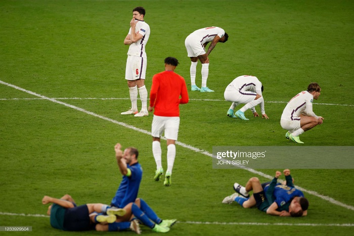 Đội tuyển Anh sau trận chung kết Euro 2020: &quot;Khi người trẻ khóc&quot; - Ảnh 4.