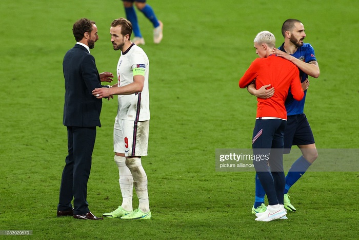 Đội tuyển Anh sau trận chung kết Euro 2020: &quot;Khi người trẻ khóc&quot; - Ảnh 6.