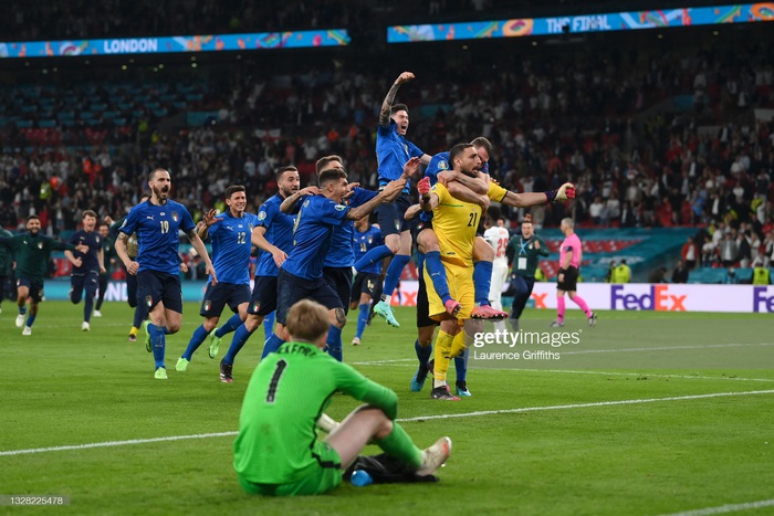 Đội tuyển Anh sau trận chung kết Euro 2020: &quot;Khi người trẻ khóc&quot; - Ảnh 2.