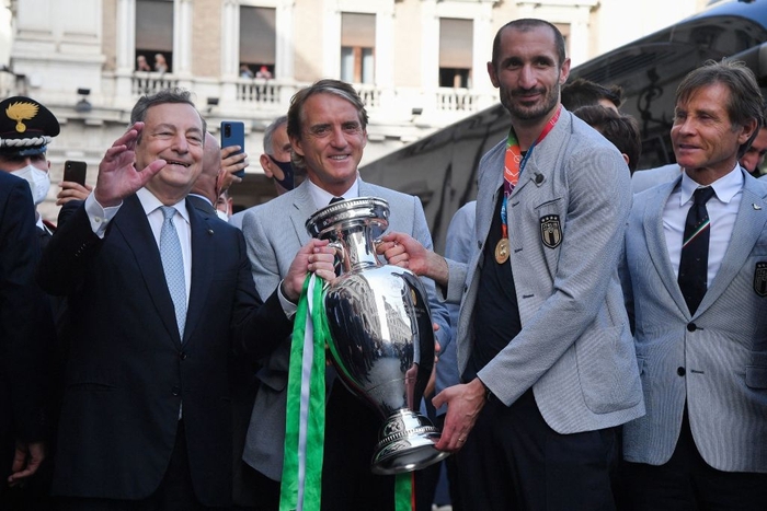 Tuyển Italy hãnh diện mang cúp bạc Euro 2020 tới gặp Tổng thống - Ảnh 12.