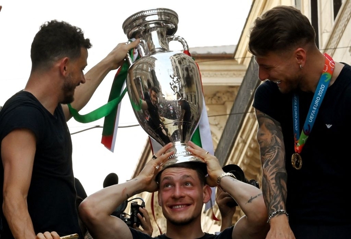 Italy diễu hành mừng chức vô địch Euro 2020 - Ảnh 7.