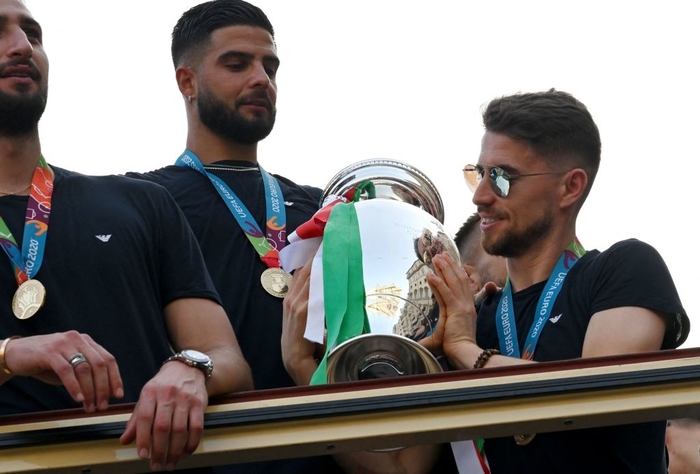 Italy diễu hành mừng chức vô địch Euro 2020 - Ảnh 6.