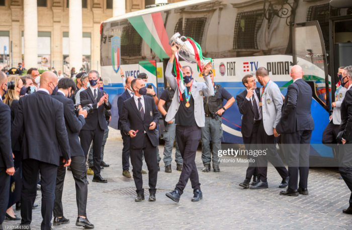 Tuyển Italy hãnh diện mang cúp bạc Euro 2020 tới gặp Tổng thống - Ảnh 10.