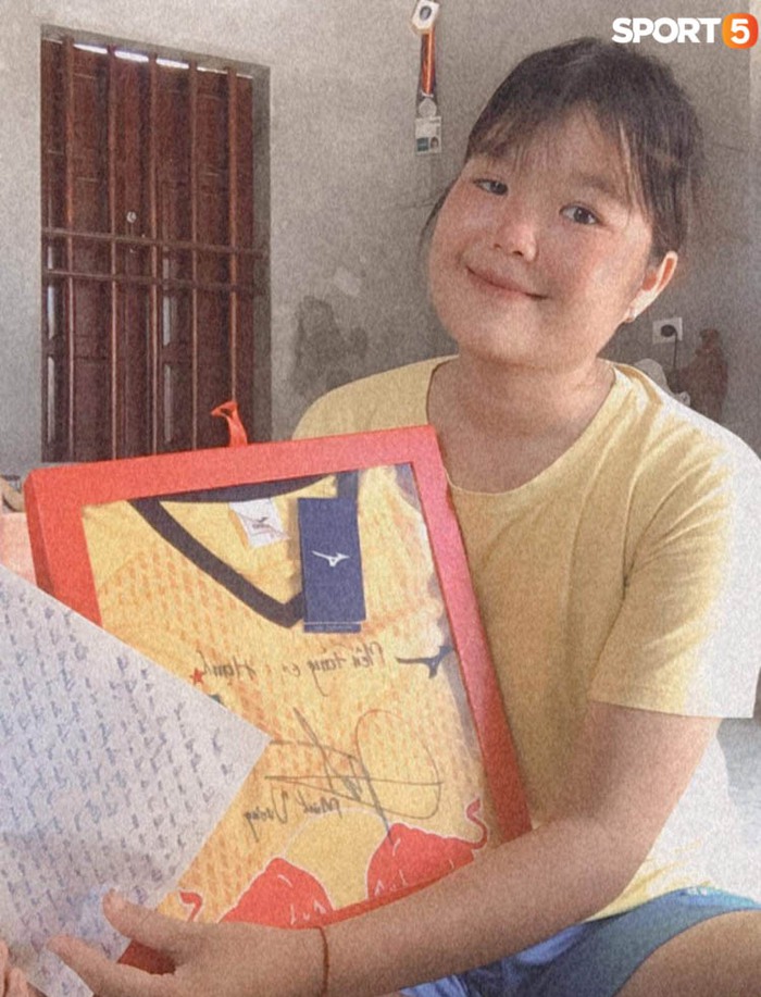 Xúc động bức thư Minh Vương gửi cho cầu thủ nữ Việt Nam đang mắc bệnh - Ảnh 1.
