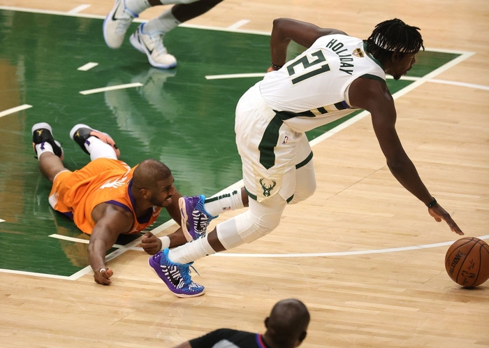 Devin Booker phá kỷ lục NBA trong ngày Phoenix Suns thua ngược ở những phút cuối cùng - Ảnh 3.