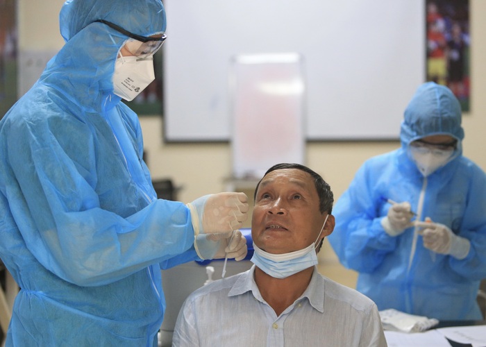 Tuyển nữ Việt Nam kiểm tra y tế trước khi bước vào buổi tập đầu tiên - Ảnh 1.