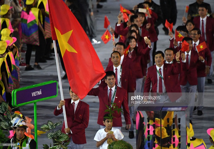 Hai vận động viên vinh dự cầm cờ đoàn thể thao Việt Nam tại lễ khai mạc Olympic Tokyo 2020 - Ảnh 2.