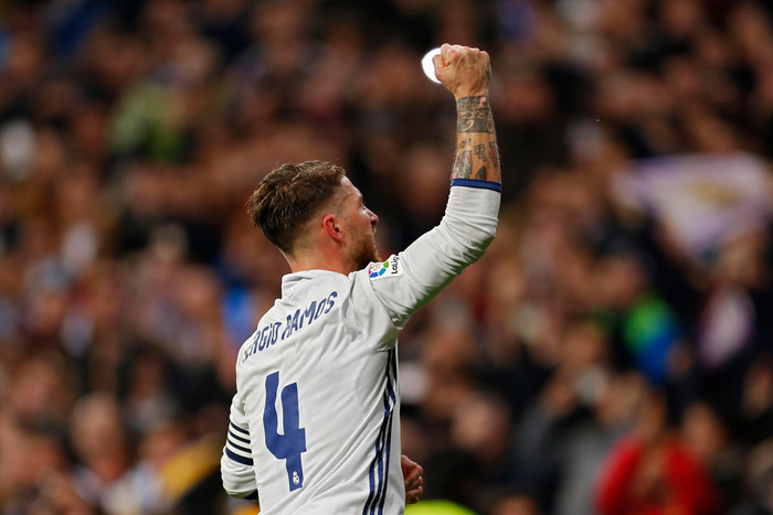 Không cầu thủ nào ở Real Madrid dám nhận lại áo số 4 của Sergio Ramos - Ảnh 1.