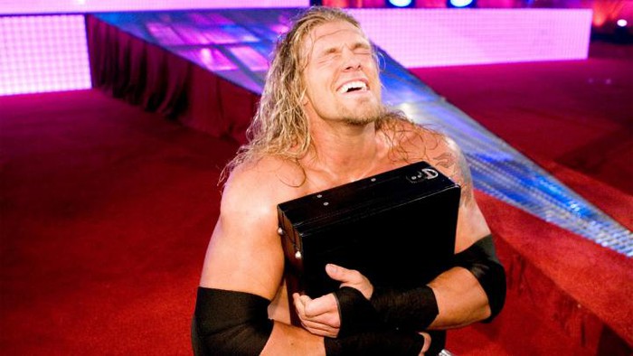 Chiếc vali MITB - Bảo bối tạo phản diện của WWE một thời - Ảnh 2.