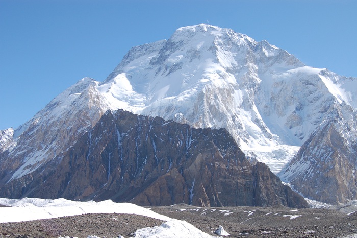 Vừa lập kỷ lục thế giới về leo núi, VĐV 57 tuổi mất tích trên đường xuống - Ảnh 2.
