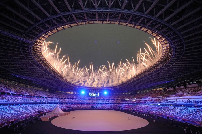 Olympic 2020 chính thức bắt đầu sau lễ khai mạc kỳ công của nước chủ nhà Nhật Bản - Ảnh 1.