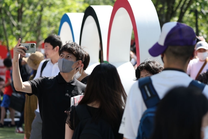 Phản đối Olympic 2020, dân Nhật biểu tình ngay khi đang diễn ra lễ khai mạc - Ảnh 3.