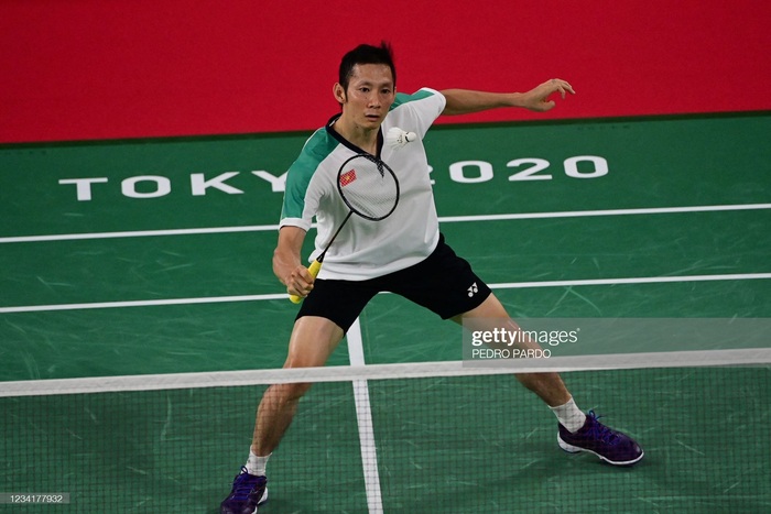 Nguyễn Tiến Minh chính thức chia tay Olympic Tokyo khi không thể giành chiến thắng trước tay vợt trẻ hơn 15 tuổi  - Ảnh 1.