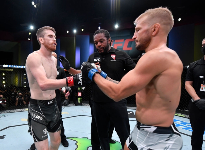 Cựu vương T.J Dillashaw giành chiến thắng nghẹt thở trong ngày trở lại, lập tức đòi tranh đai - Ảnh 1.