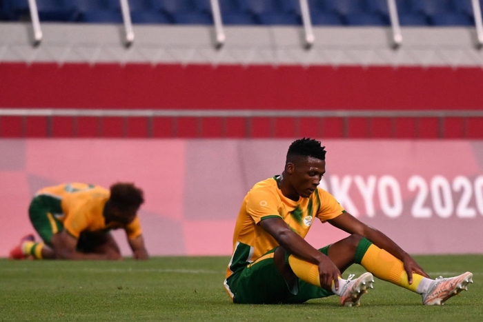 Bỏ lỡ không tưởng, cầu thủ Olympic Nam Phi hóa tội đồ trong trận thua của đội nhà - Ảnh 3.