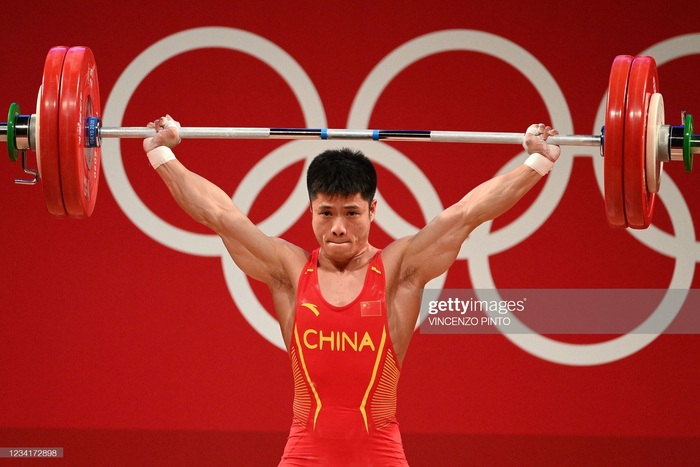 Đô cử Trung Quốc phá 2 kỷ lục Olympic khiến tất cả kinh ngạc vì nâng tạ bằng 1 chân - Ảnh 7.