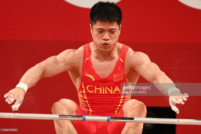 Đô cử Trung Quốc phá 2 kỷ lục Olympic khiến tất cả kinh ngạc vì nâng tạ bằng 1 chân - Ảnh 6.