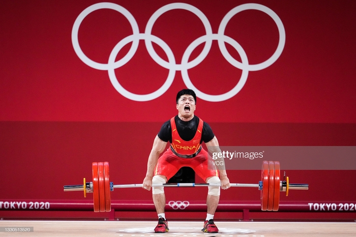 Đô cử Trung Quốc phá 2 kỷ lục Olympic khiến tất cả kinh ngạc vì nâng tạ bằng 1 chân - Ảnh 2.